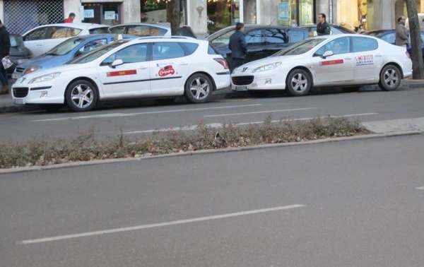 Los taxistas de Burgos votan la regulación de su jornada laboral.